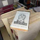 Un esempio � il piccolissimo libro, della dimensione della mano di un bambino, dei Dolori del Giovane Werther di Goethe, dove a dare valore � la firma in copertina di Gian Pietro Lucini, poeta e scrittore tra i primi esponenti del Futurismo